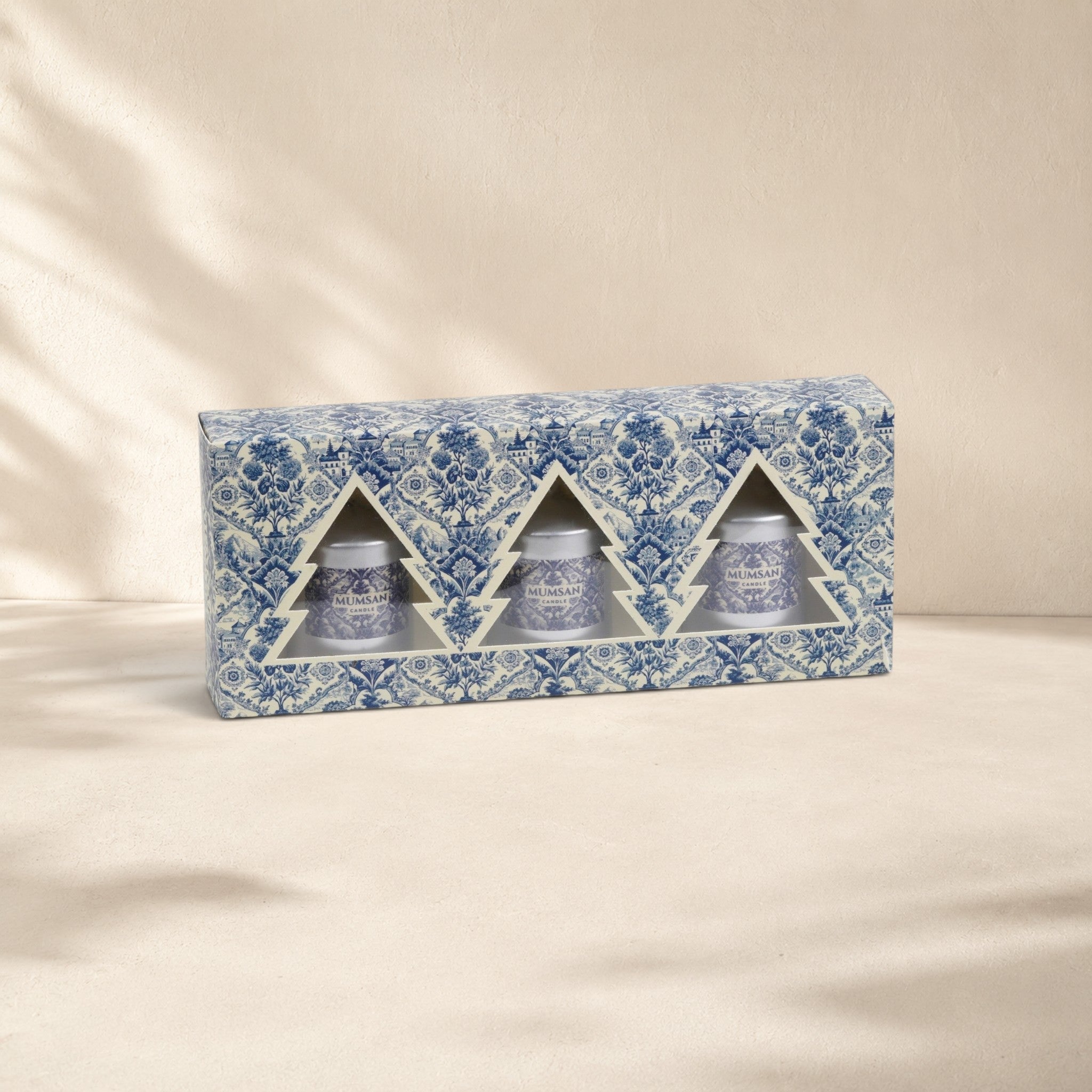MUMSAN CANDLE 3'lü Baton Mum Hediye Seti, parafin malzemeden, 5x7 cm, kahverengi, 9 saat yanma süresi, leopar desenli kutu.
