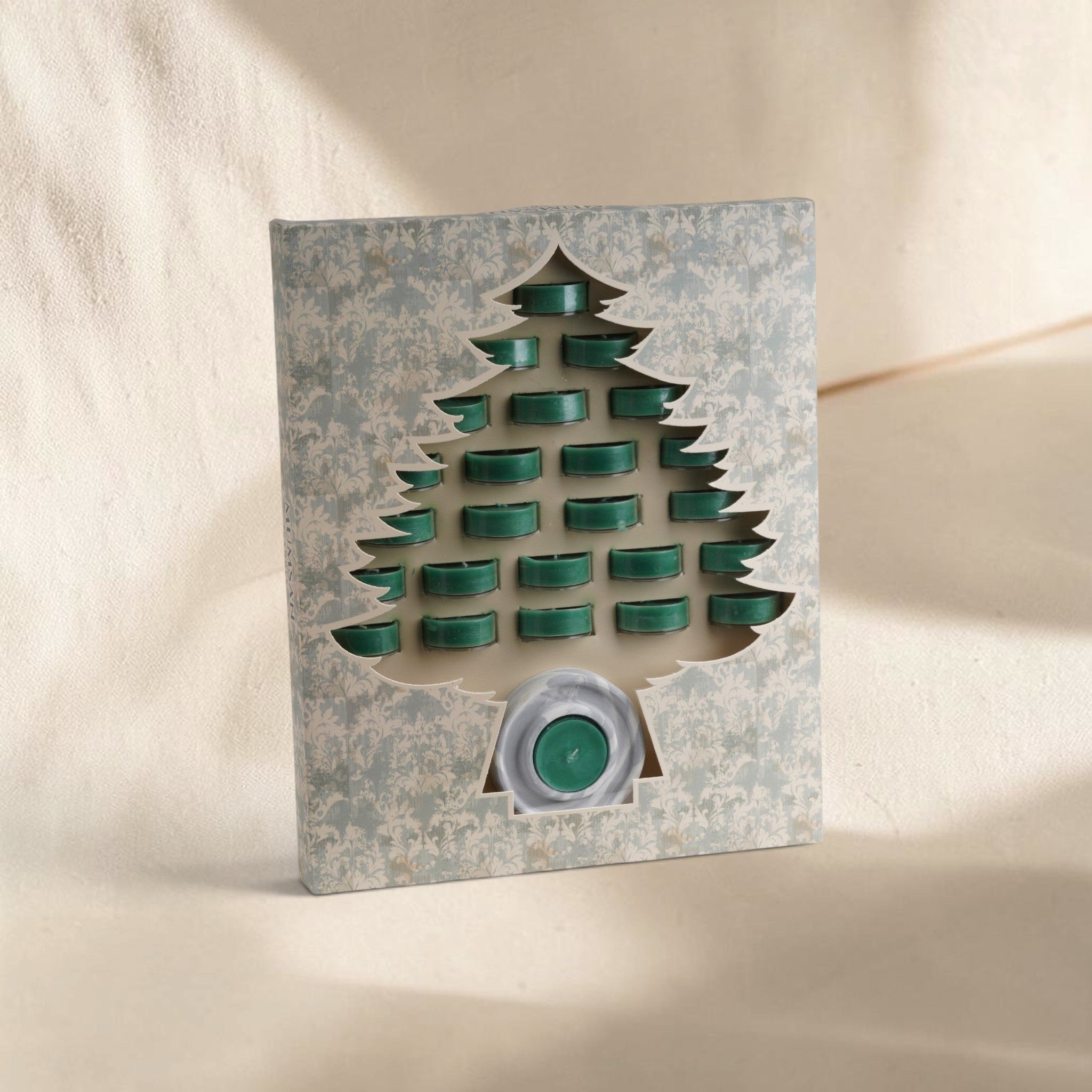 MUMSAN CANDLE 25'li çam ağacı şeklinde yeşil tealight mum seti, dekoratif kutulu, 10 gr.