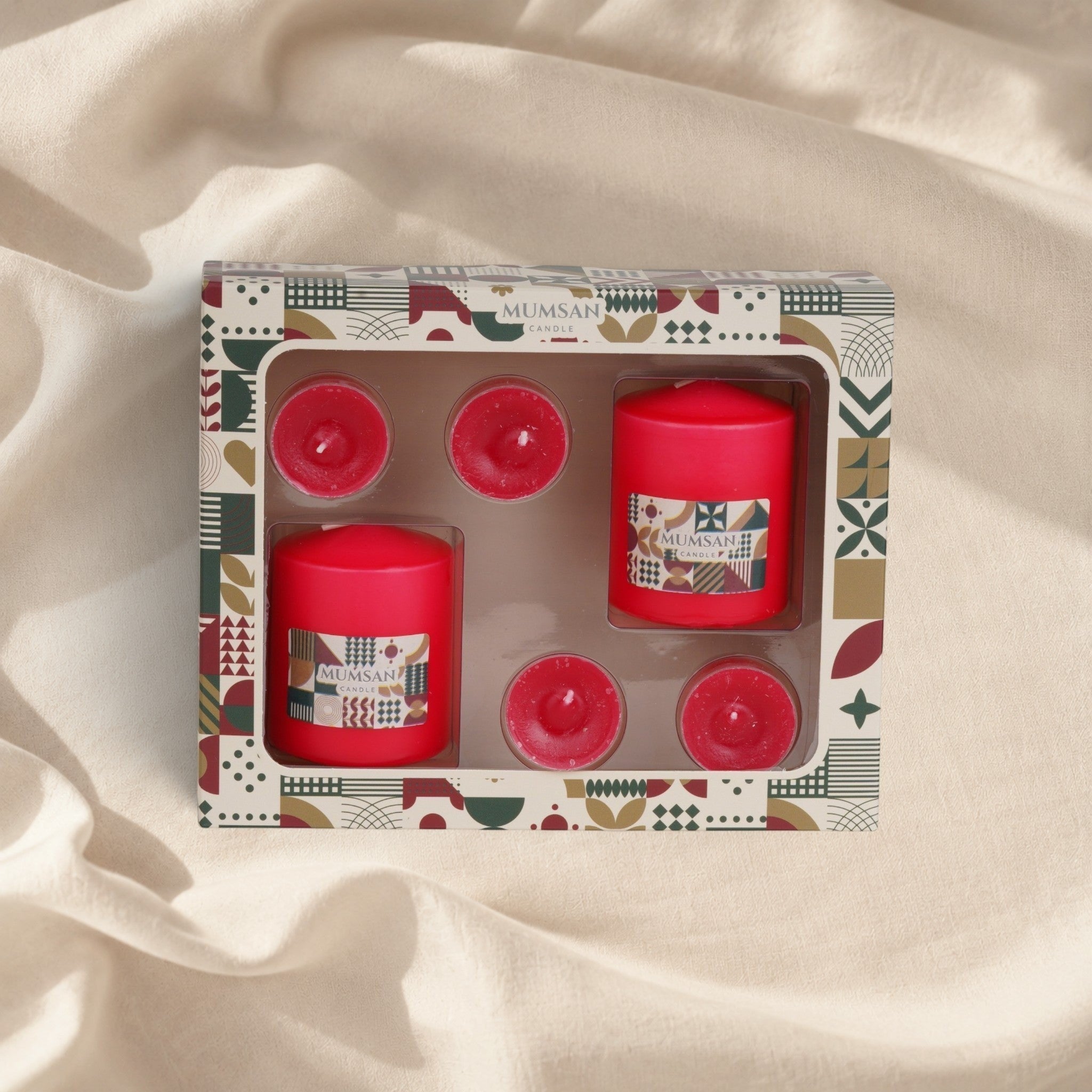 MUMSAN CANDLE Hediye Seti - 2, kırmızı renkte 2 baton ve 4 kapsül kokulu mum içerir. Dekoratif mumlar.
