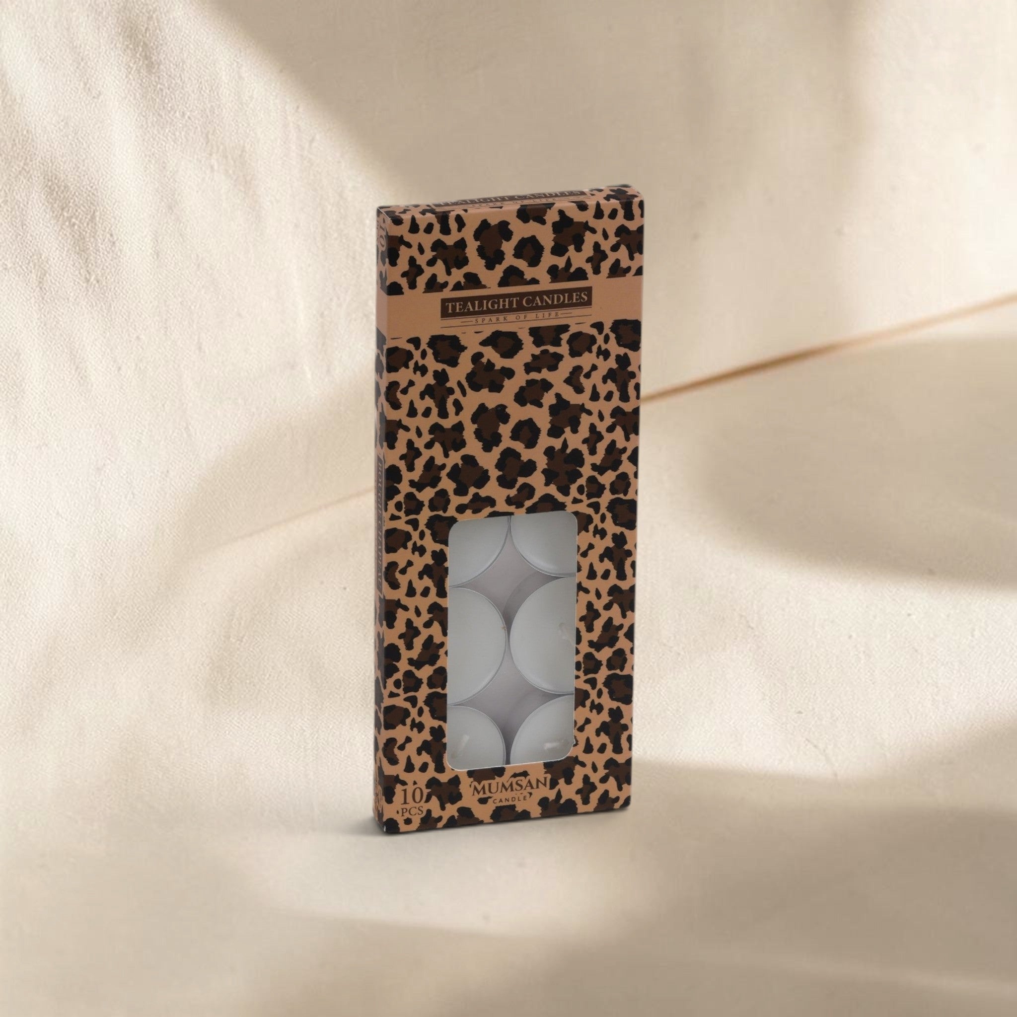 MUMSAN CANDLE 10'lu tealight mum paketi, leopar desenli kutuda, her biri 10 gr, 4 saat yanma süresi.